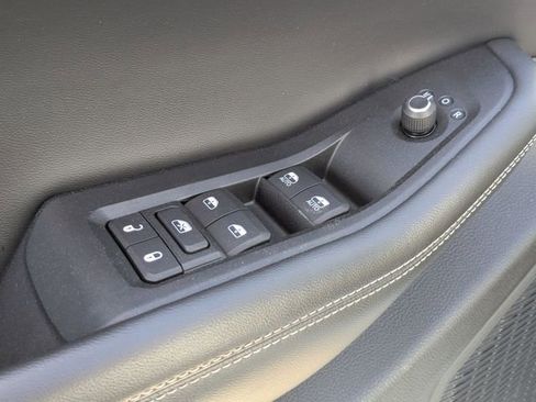 Used 2023 Jeep Grand Cherokee L Limited w/ Black Appearance Package image 10