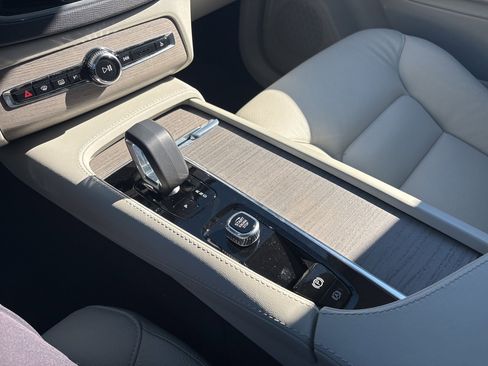 Used 2024 Volvo XC90 B6 Plus w/ Protection Package Premier image 19