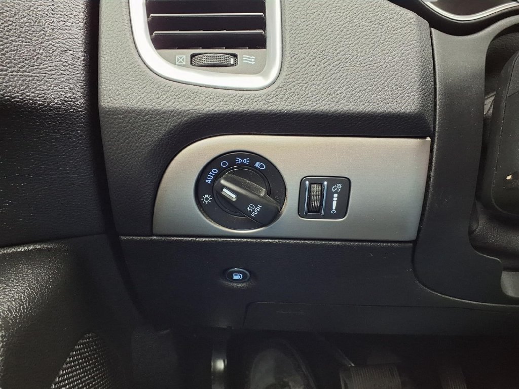 Used 2019 Dodge Durango SXT AWD/4WD image 17