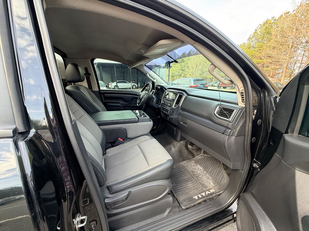 Used 2017 Nissan Titan S RWD image 9
