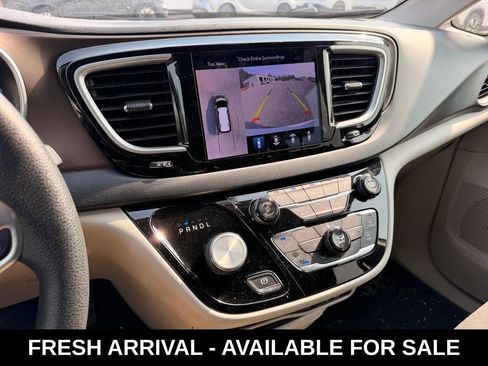Used 2019 Chrysler Pacifica Touring Plus w/ Advanced Safetytec Group FWD image 12