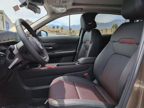 New 2026 Nissan Kicks SR w/ SR Premium Package FWD image 12