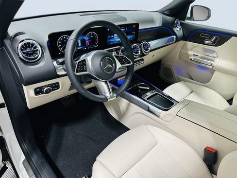 Used 2026 Mercedes-Benz GLB 250 4MATIC image 5