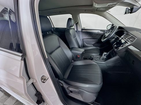 Used 2024 Volkswagen Tiguan SE image 30