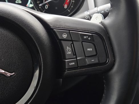 Used 2016 Jaguar F-TYPE R image 31