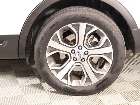 Used 2019 Ford Explorer Limited w/ Limited Luxury Package FWD image 22