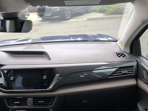 Used 2022 Volkswagen Taos SEL w/ Panoramic Sunroof Package image 10