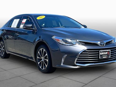 Used 2017 Toyota Avalon XLE w/ All Weather Liner Package FWD image 2