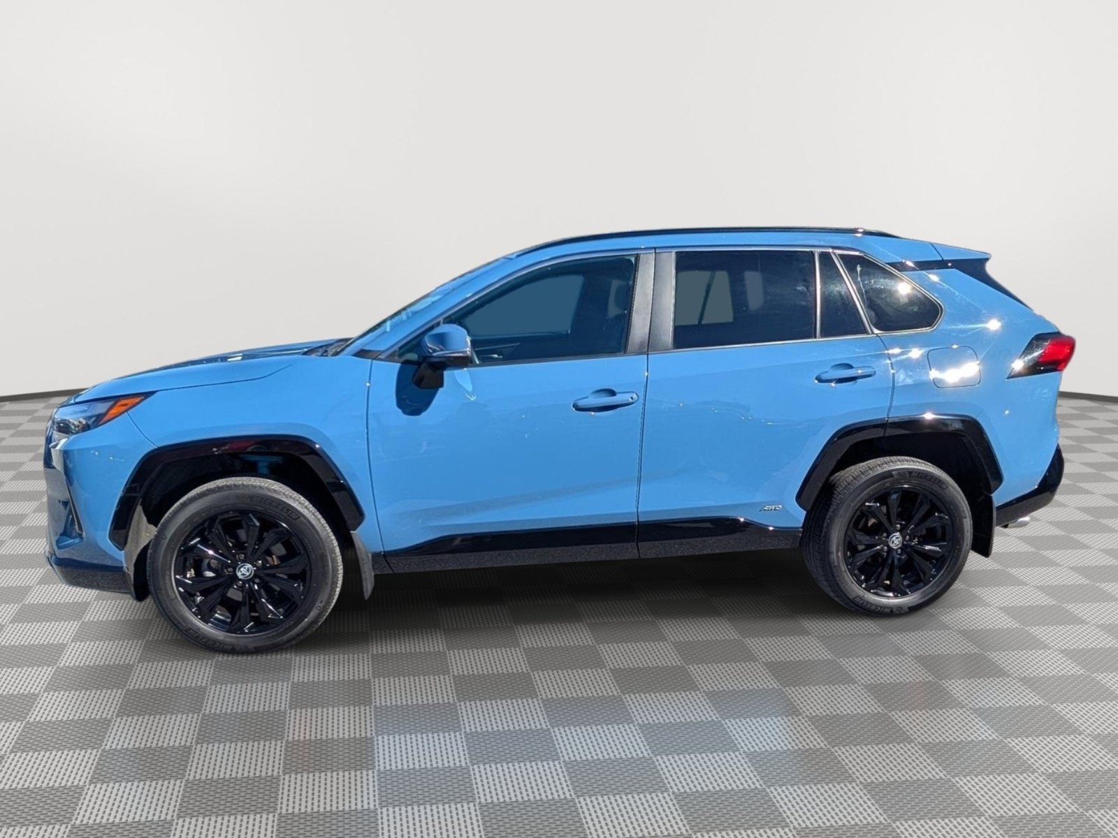 Used 2022 Toyota RAV4 SE w/ Convenience Package AWD/4WD image 2