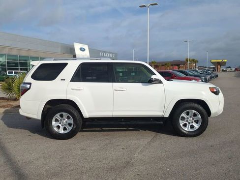 Used 2017 Toyota 4Runner SR5 Premium image 3