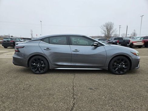 Used 2022 Nissan Maxima SR w/ Sport Mat Group image 8