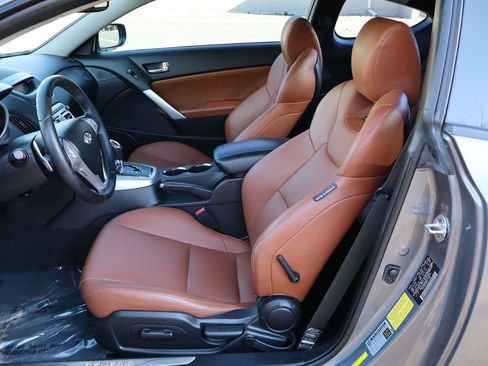 Used 2010 Hyundai Genesis 3.8 image 18