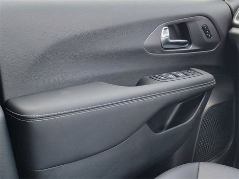 New 2026 Chrysler Pacifica Select image 36