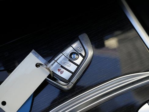 Used 2016 BMW 750i xDrive image 68