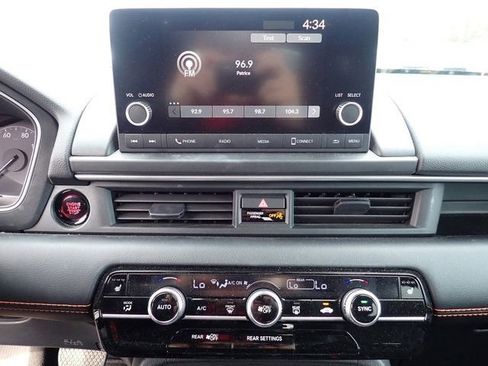 Used 2023 Honda Pilot Sport image 15
