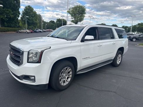 Used 2017 GMC Yukon XL SLT w/ Open Road Package AWD/4WD image 9