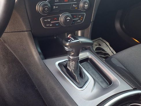 Used 2022 Dodge Charger SXT RWD image 9