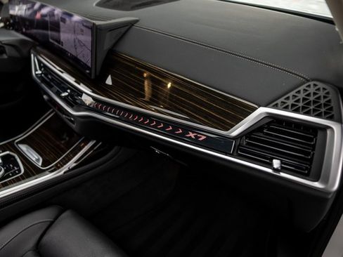 Used 2025 BMW X7 xDrive40i image 56