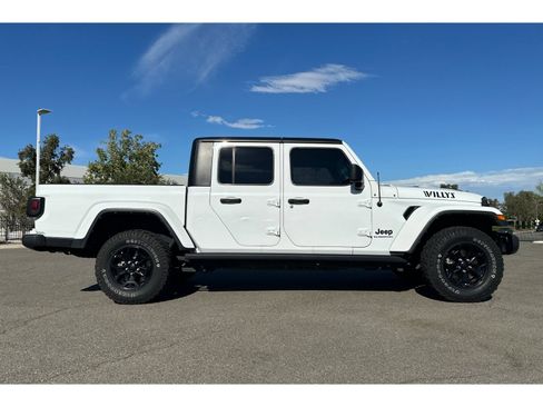 Used 2022 Jeep Gladiator Sport AWD/4WD image 7