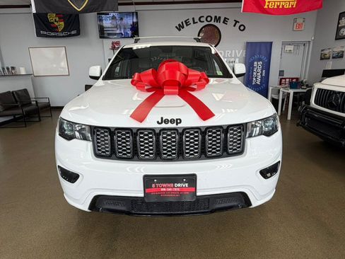 Used 2021 Jeep Grand Cherokee Laredo X AWD/4WD image 5