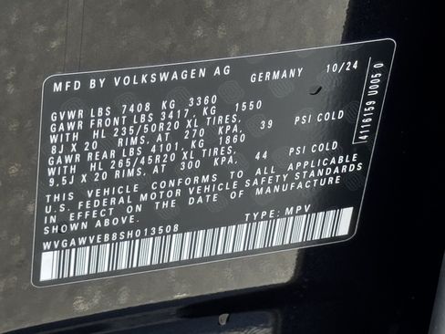 Certified 2025 Volkswagen ID. Buzz Pro S RWD image 37