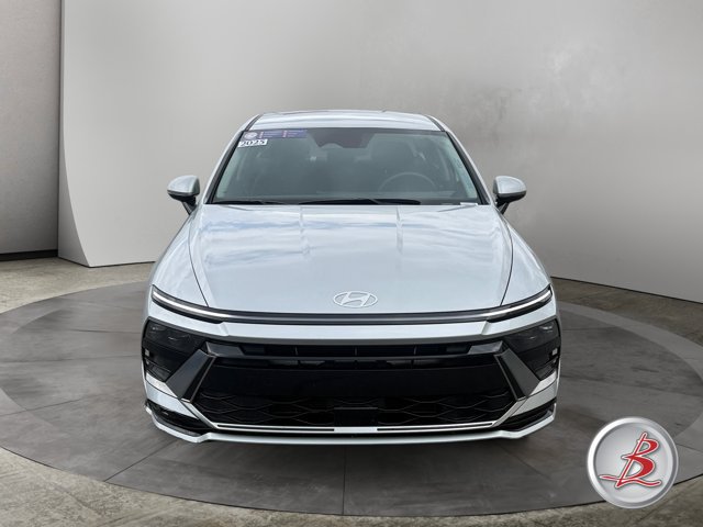 Used 2025 Hyundai Sonata SEL FWD image 2