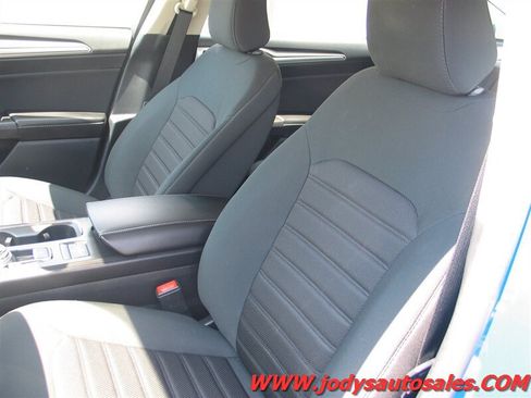 Used 2020 Ford Fusion SE FWD image 5