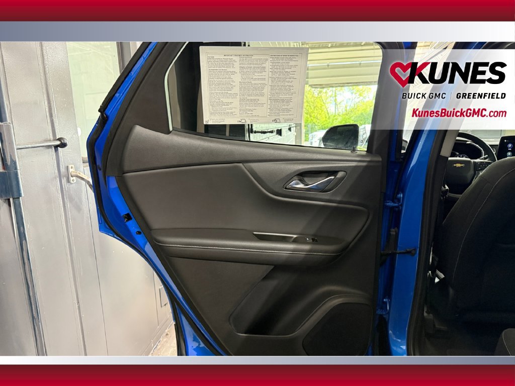 Used 2025 Chevrolet Blazer LT FWD image 33