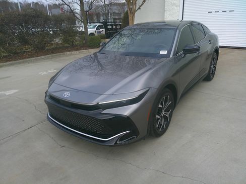 Used 2026 Toyota Crown XLE image 6