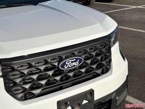 Used 2025 Ford Maverick XL w/ Equipment Group 102A AWD/4WD image 7