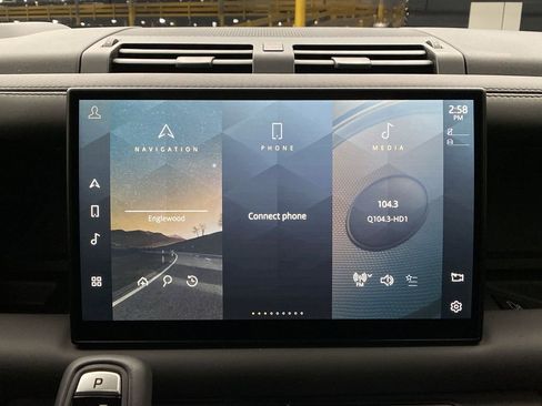 Used 2023 Land Rover Defender 90 X-Dynamic SE image 11