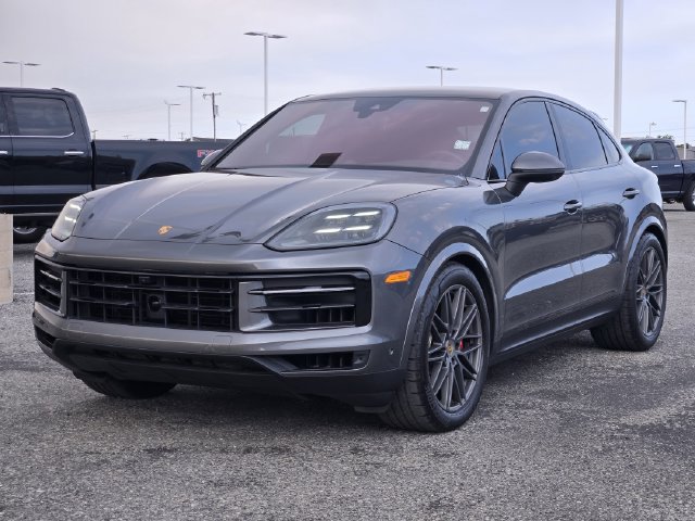 Used 2024 Porsche Cayenne S AWD/4WD image 3