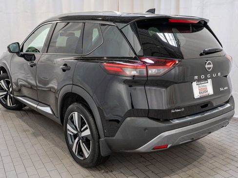 Used 2023 Nissan Rogue SL w/ SL Premium Package image 3