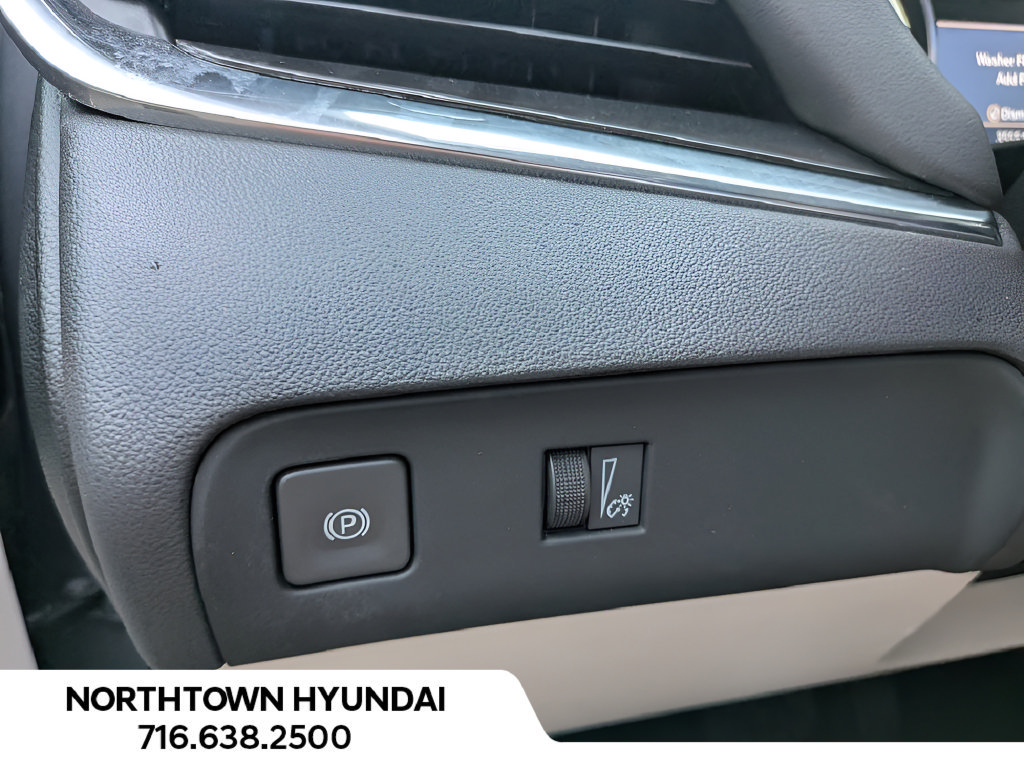 Used 2024 Buick Enclave Essence AWD/4WD image 32