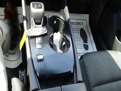 Used 2025 Nissan Rogue SV FWD image 26
