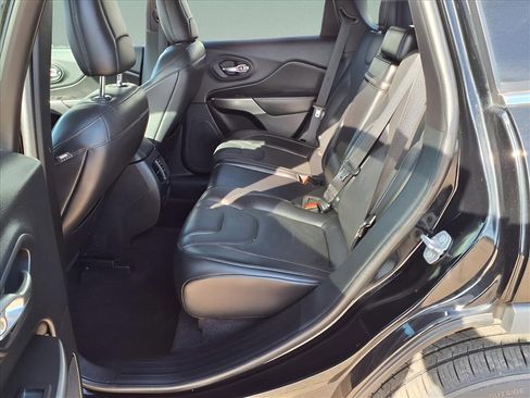 Used 2019 Jeep Cherokee Limited image 22