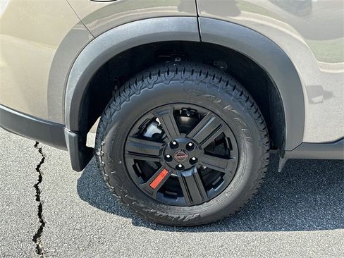 Certified 2025 Nissan Rogue SV image 18