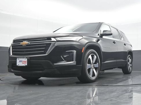 Used 2023 Chevrolet Traverse LT w/ LT Premium Package AWD/4WD image 25