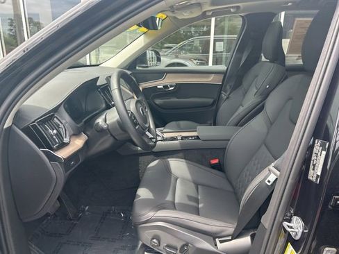 Certified 2025 Volvo XC90 B5 Plus AWD/4WD image 17
