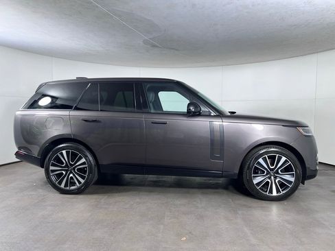 Used 2024 Land Rover Range Rover SE AWD/4WD image 9