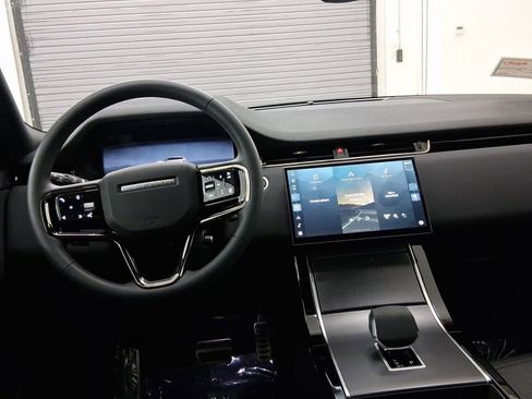 Used 2025 Land Rover Range Rover Evoque Dynamic SE image 4