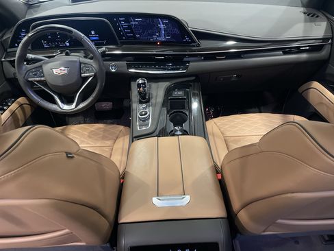 Used 2023 Cadillac Escalade Premium Luxury w/ Performance Package image 16