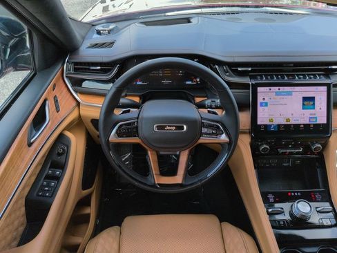 Used 2025 Jeep Grand Cherokee L Summit AWD/4WD image 17