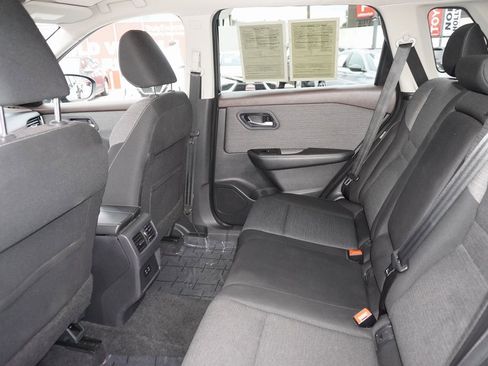 Used 2022 Nissan Rogue SV image 10