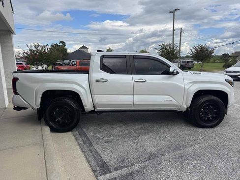 Used 2025 Toyota Tacoma Limited AWD/4WD image 6