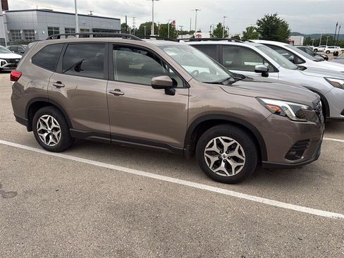 Used 2022 Subaru Forester Premium AWD/4WD image 1
