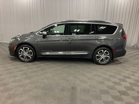 Used 2022 Chrysler Pacifica Pinnacle image 8