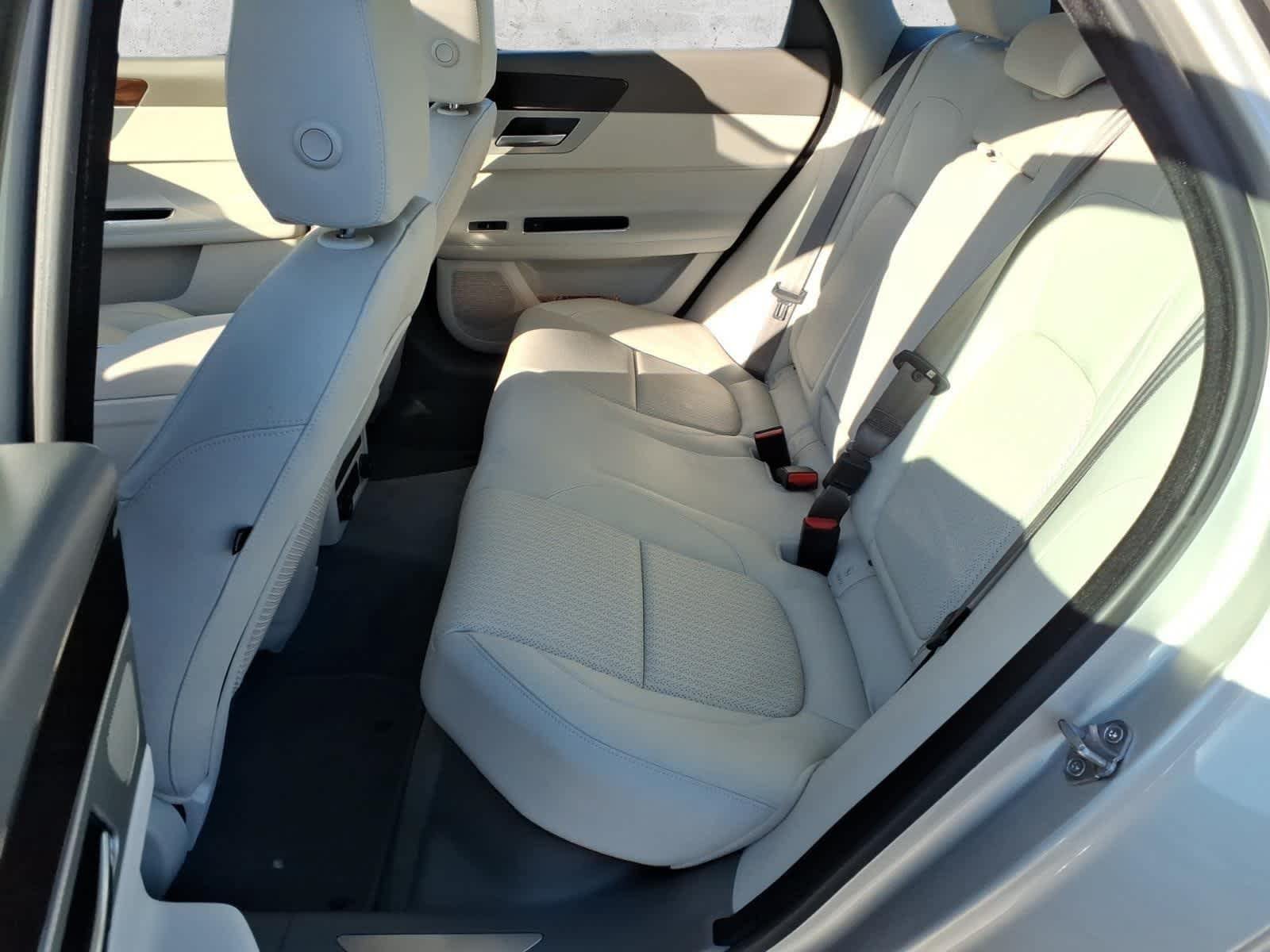 Used 2017 Jaguar XF Prestige RWD image 7