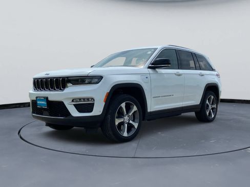 Used 2022 Jeep Grand Cherokee Limited 4xe w/ Luxury Tech Group II AWD/4WD image 2