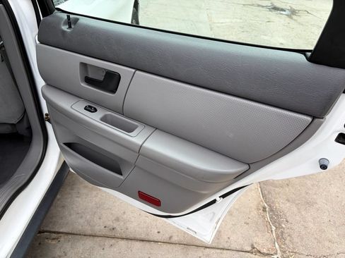Used 2005 Ford Taurus SE FWD image 13